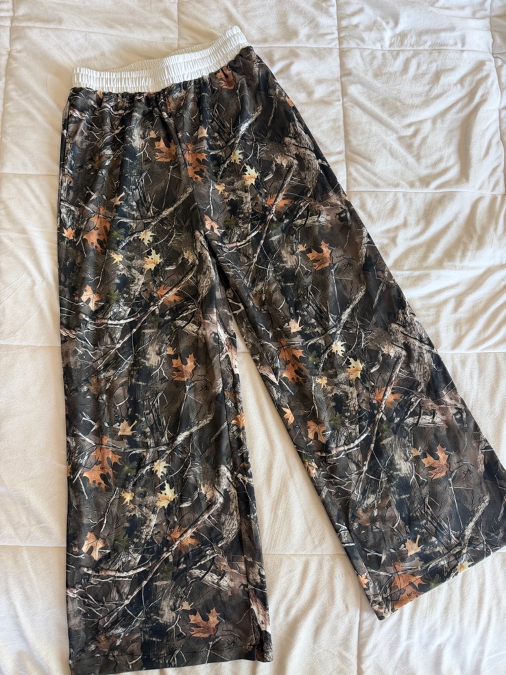 Camo Leaf Print Wide Leg Pants in Brown & Green